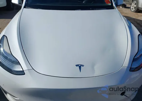 2022 Tesla Model Y Long Range Dual Motor All-Wheel Drive z USA, uszkodzony, nr VIN 7SAYGDEE5NF386632